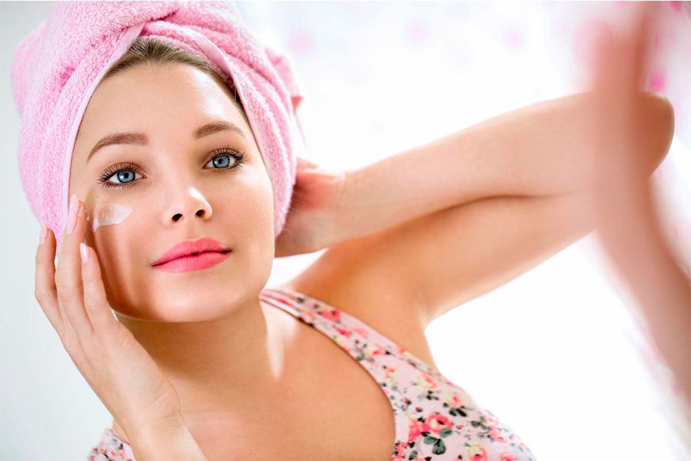 La piel acnéica requiere de unos cuidados concretos, tanto en el uso de cosméticos como en la alimentación. Con estos consejos se puede aliviar el problema